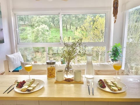 Dining area, Mountain view, Breakfast