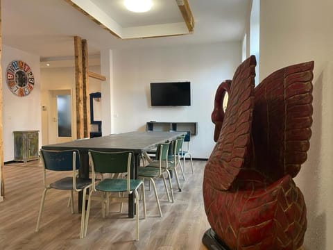 Communal lounge/ TV room, TV and multimedia, Living room, Seating area, Dining area