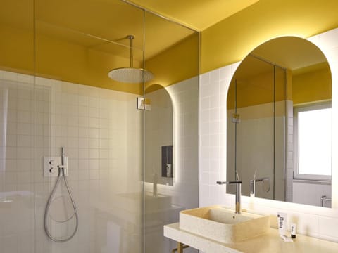 Shower, Toilet, Bathroom, Bedroom