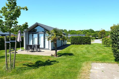 Property building, Garden, Balcony/Terrace