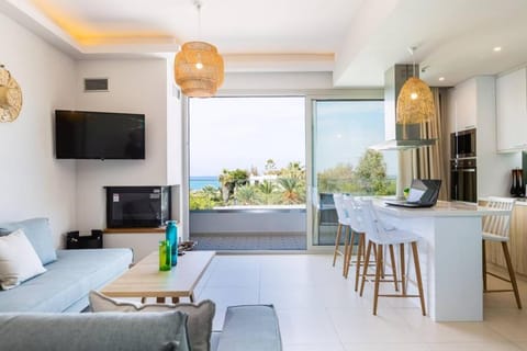 Communal lounge/ TV room, View (from property/room), Balcony/Terrace, Living room