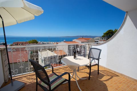 View (from property/room), Balcony/Terrace, Seating area, Sea view