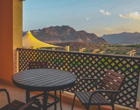 Balcony/Terrace, Mountain view