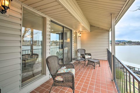 Boat Slip Lake Hamilton Condo in Hot Springs! Apartment in Rockwell