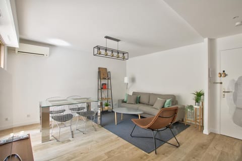 Living room, Seating area, Dining area, air conditioner