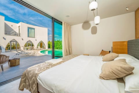 Bedroom, Pool view