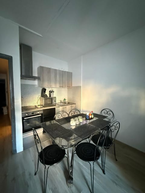 Cœur de ville au 1er 66M2, vu sur la place Apartment in Provence-Alpes-Côte d'Azur