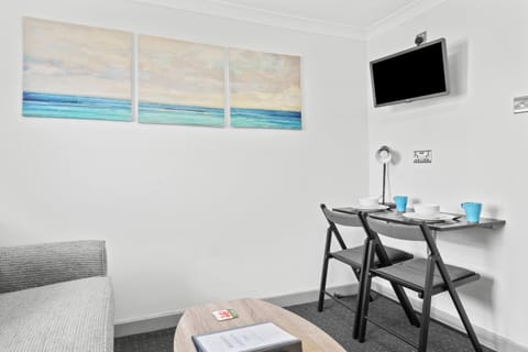 Communal lounge/ TV room, TV and multimedia, Dining area