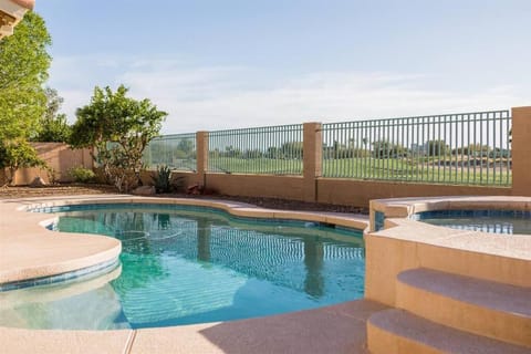 Spacious golf course house with pool heater, spa House in Avondale