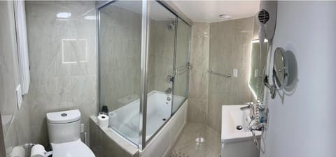 Resort style home living Apartment in New Westminster