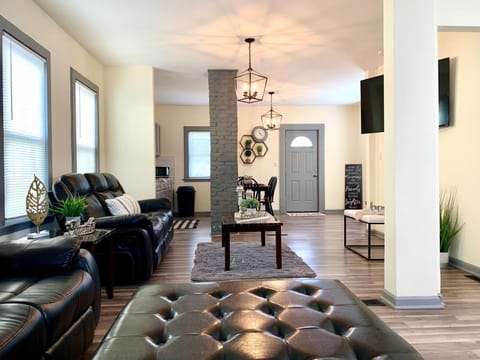 Cozy 3BR 1BA Short drive to Niagara Falls House in Niagara Falls