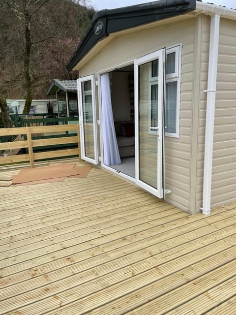 Property building, Facade/entrance, Balcony/Terrace