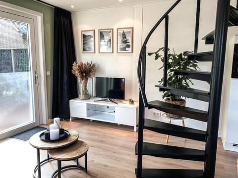 TV and multimedia, Seating area