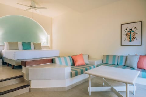 Photo of the whole room, Seating area, Bedroom