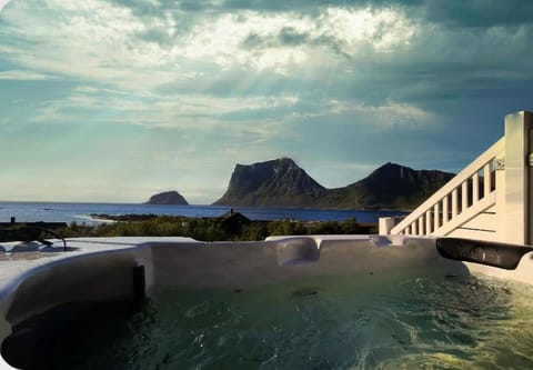 Cabin Panorama Lofoten with Jacuzzi Magic view Cabin in Lofoten