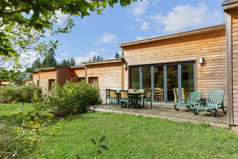 Property building, Patio, Spring, Day, Garden, Balcony/Terrace, Dining area, Garden view