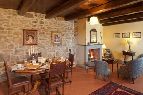 VILLA LIZ Tuscany, private pool, hot tub, property fenced, pets allowed Villa in Emilia-Romagna