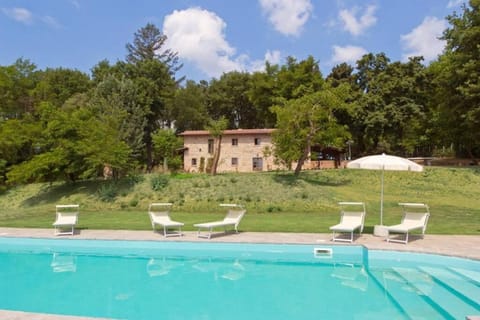 VILLA LIZ Tuscany, private pool, hot tub, property fenced, pets allowed Villa in Emilia-Romagna