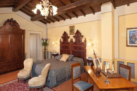 VILLA LIZ Tuscany, private pool, hot tub, property fenced, pets allowed Villa in Emilia-Romagna