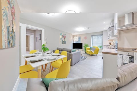 Kitchen or kitchenette, Living room, Seating area