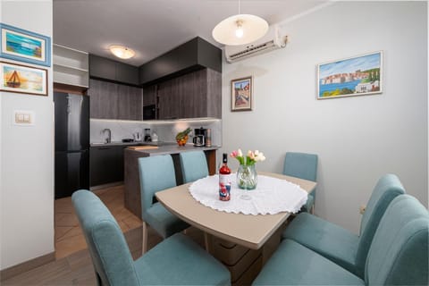 Dining area, kitchen