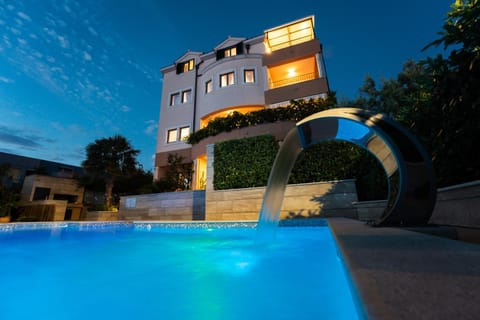 Property building, Swimming pool