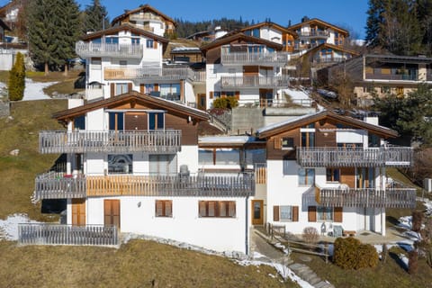 Property building, Facade/entrance, Off site