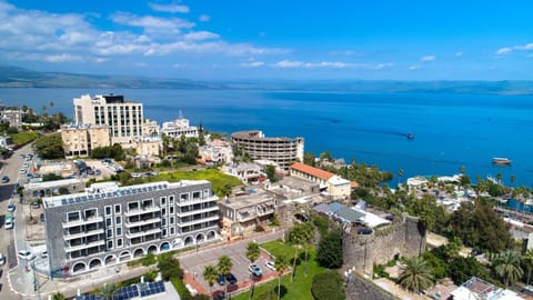 Property building, Nearby landmark, Neighbourhood, City view, Location