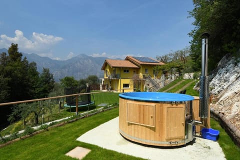 Garden, Hot Tub