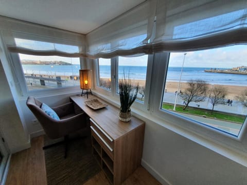 Business facilities, Seating area, Sea view