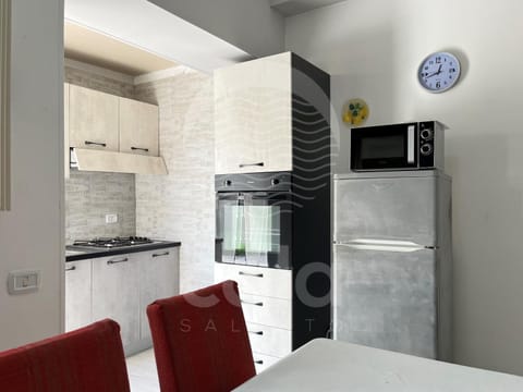Kitchen or kitchenette, minibar, pet friendly, stove