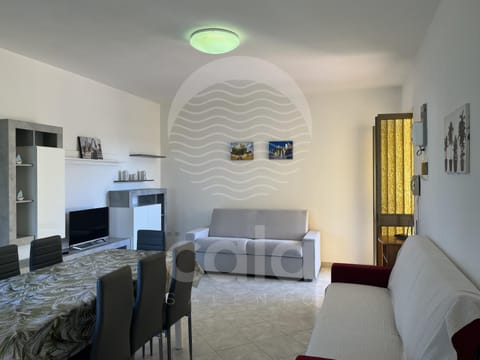 Communal lounge/ TV room, Living room, Seating area, Dining area