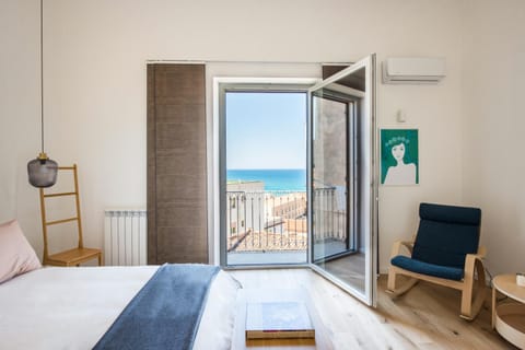 Bed, View (from property/room), Balcony/Terrace, Photo of the whole room, Bedroom, Sea view