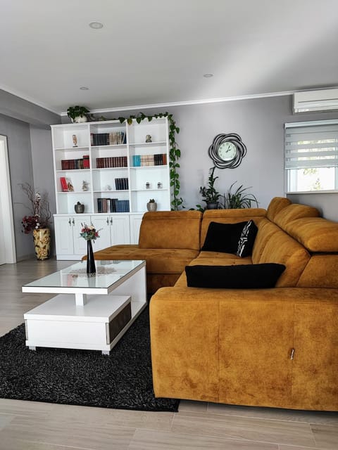 Luxury Apartment Pape Apartment in Makarska