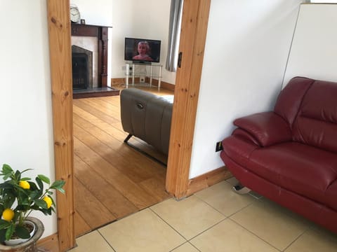 Communal lounge/ TV room, TV and multimedia, Living room, Seating area