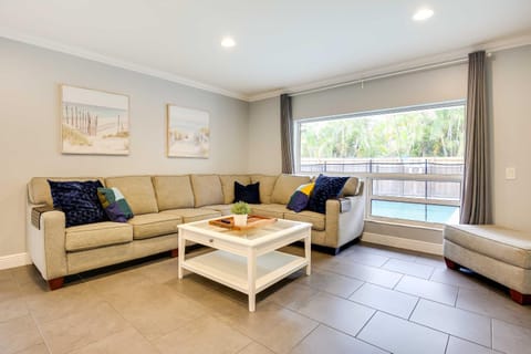 Pet-friendly Paradise with Pool about 6 Mi to Beach! House in Boca Raton