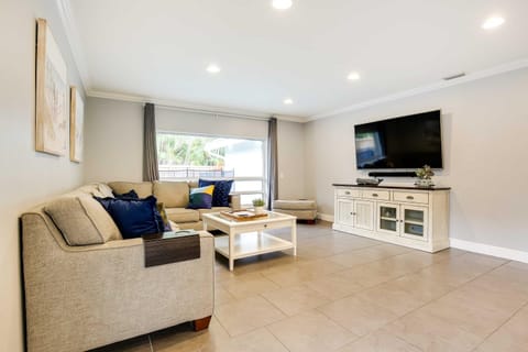 Pet-friendly Paradise with Pool about 6 Mi to Beach! House in Boca Raton