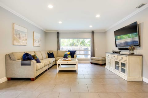 Pet-friendly Paradise with Pool about 6 Mi to Beach! House in Boca Raton