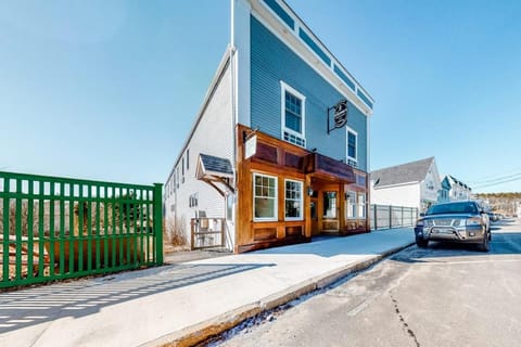 Property building, Day, Street view, Parking