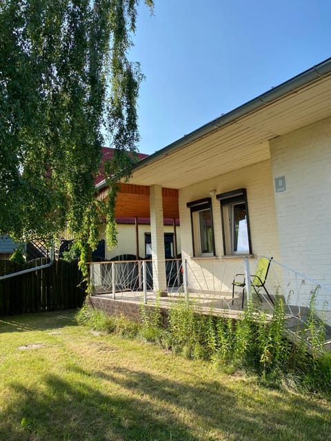 Property building, Facade/entrance, Garden