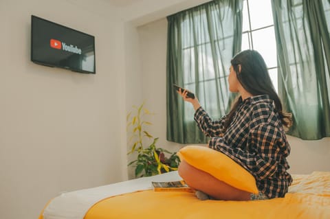 People, TV and multimedia, Guests