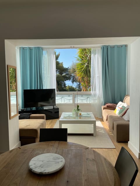 Communal lounge/ TV room, TV and multimedia, Living room