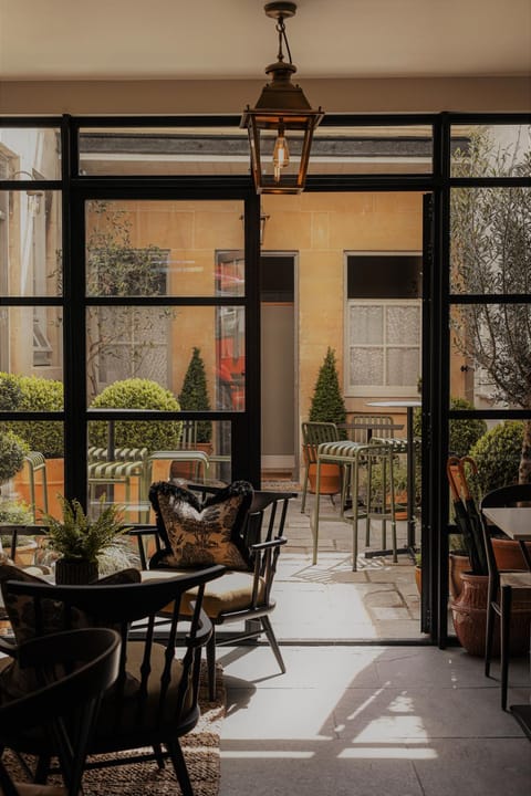 Lounge or bar, Seating area