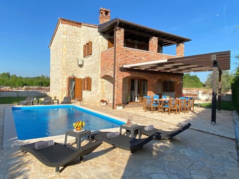 Day, Pool view, Swimming pool, sunbed