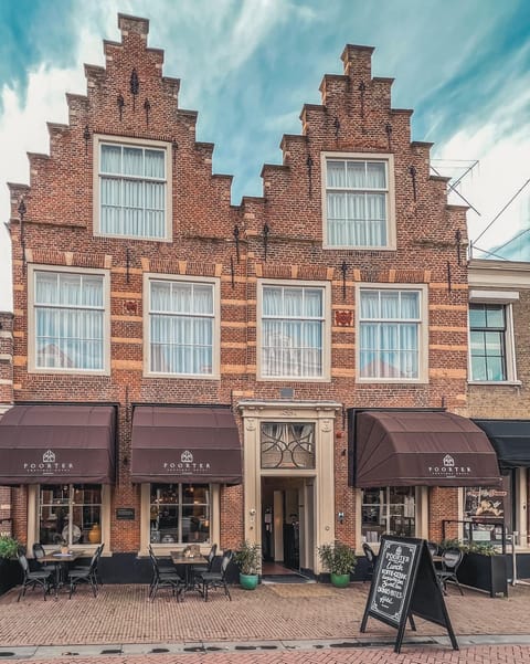 Facade/entrance, Place of worship, Street view