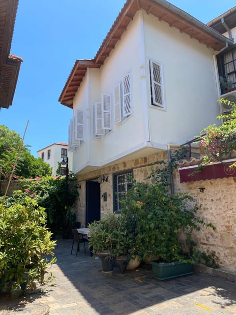 Property building, Day