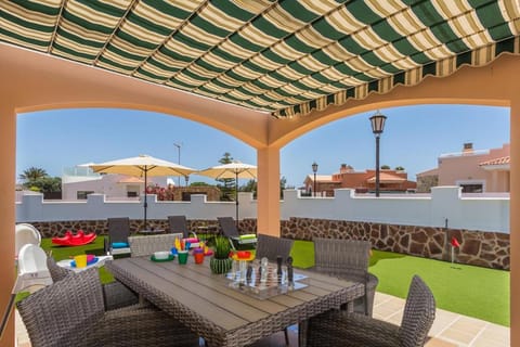 Patio, Seating area, Dinner