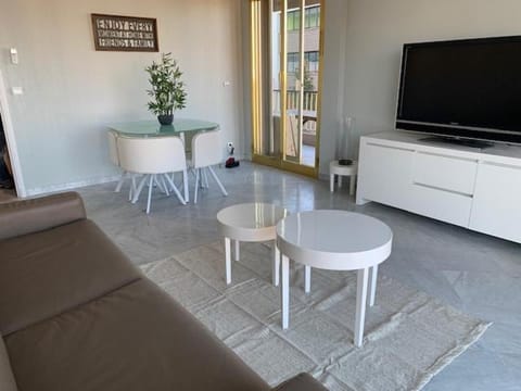 TV and multimedia, Living room, Dining area