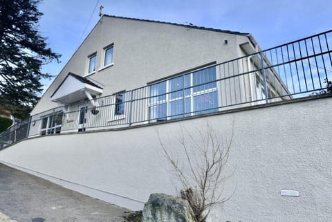 Rostrevor Mountain Lodge - Glamping Pods - Revive Sauna & Hot Tubs Nature lodge in Northern Ireland