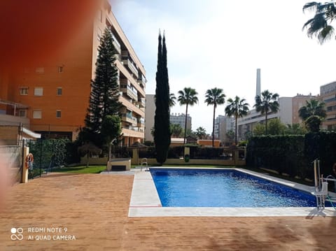 Day, Swimming pool